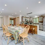 Poconos Vacation Rental With Lake Access And Hot Tub!