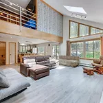 Poconos Vacation Rental With Lake Access And Hot Tub!