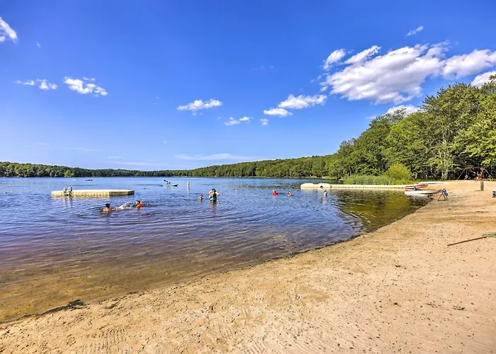Poconos Vacation Rental With Lake Access And Hot Tub!