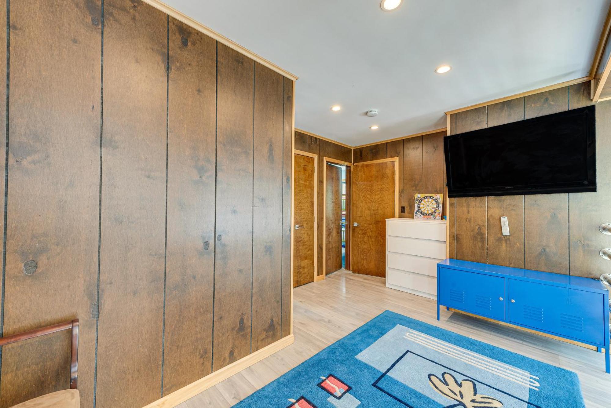 Holiday home Poconos Vacation With Access And Hot Tub!