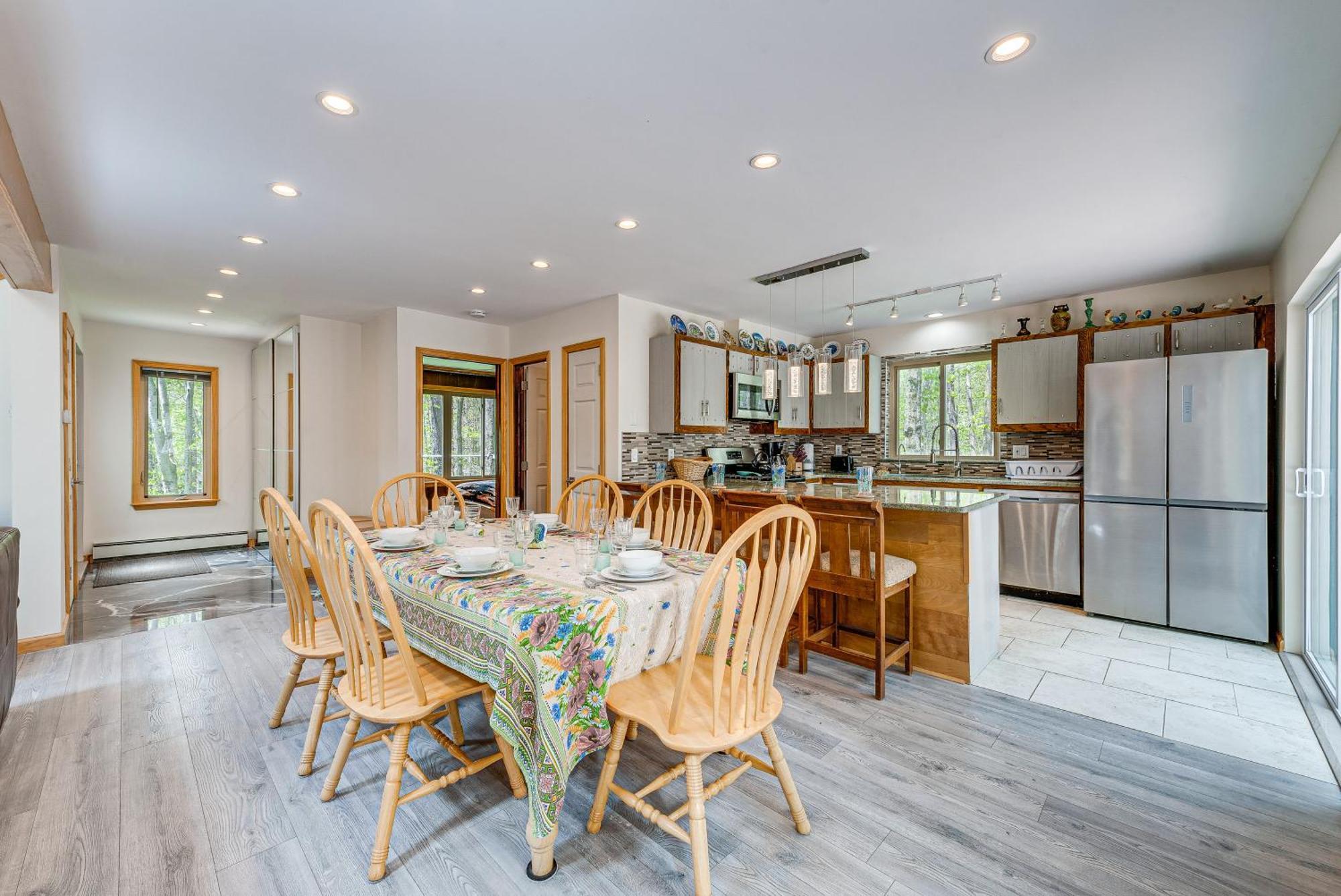 Holiday home Poconos Vacation With Access And Hot Tub! Gouldsboro