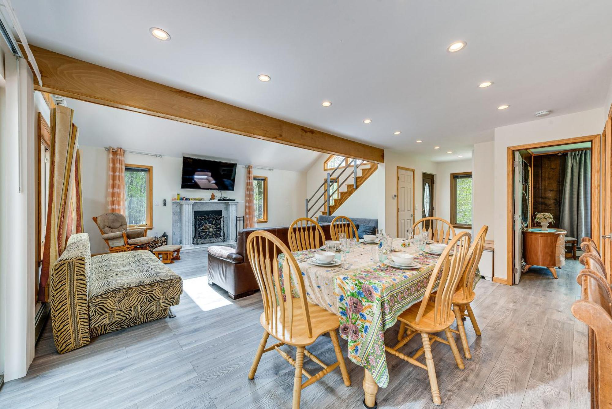 Holiday home Poconos Vacation With Access And Hot Tub!