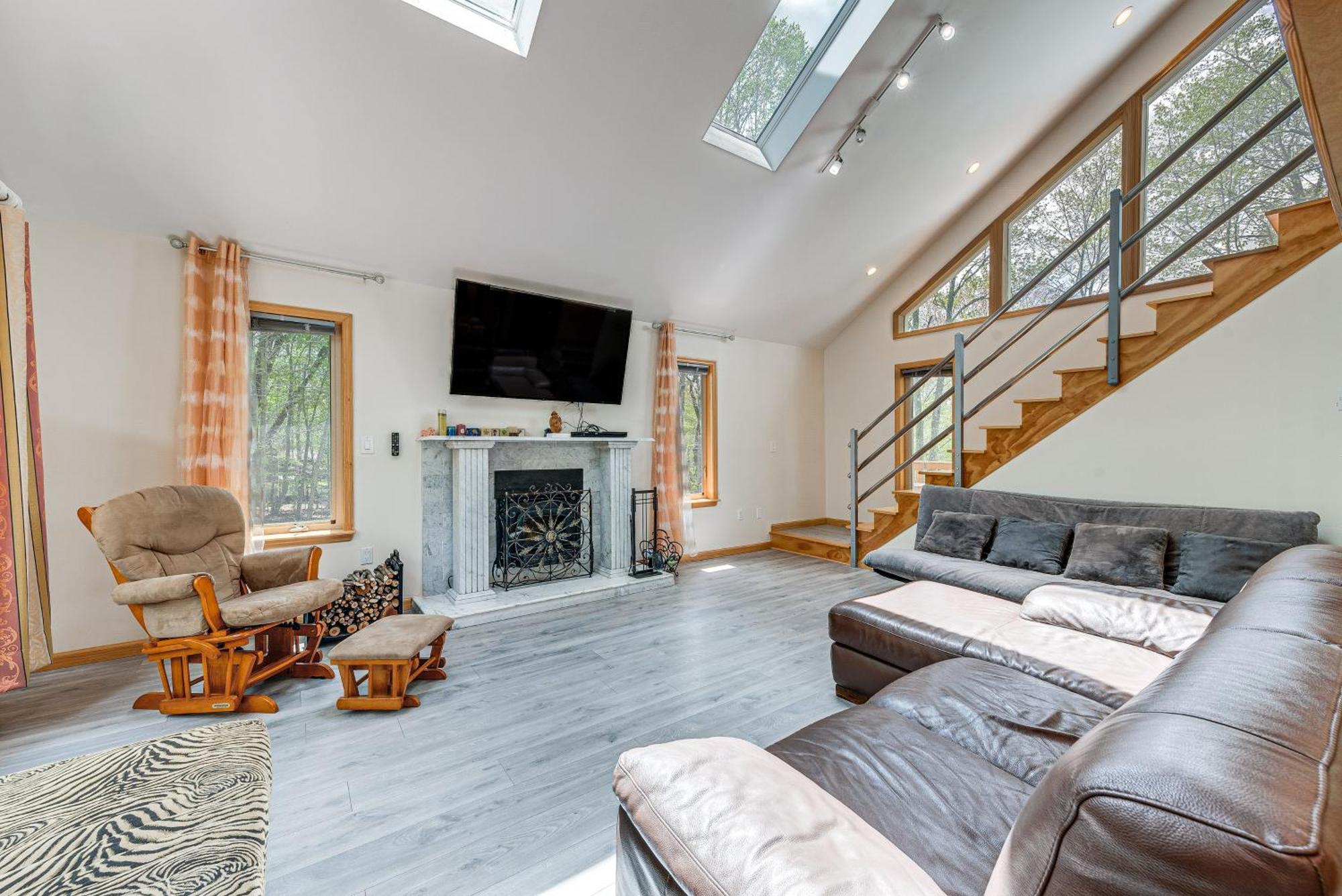 Poconos Vacation With Access And Hot Tub! Holiday home