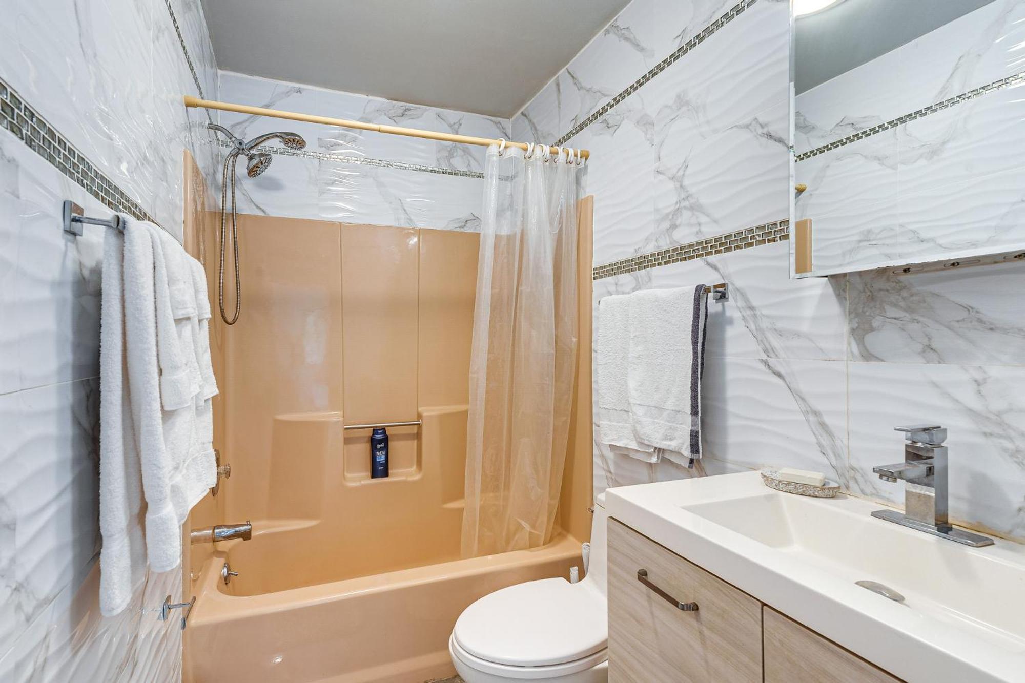 Poconos Vacation With Access And Hot Tub! Holiday home Gouldsboro