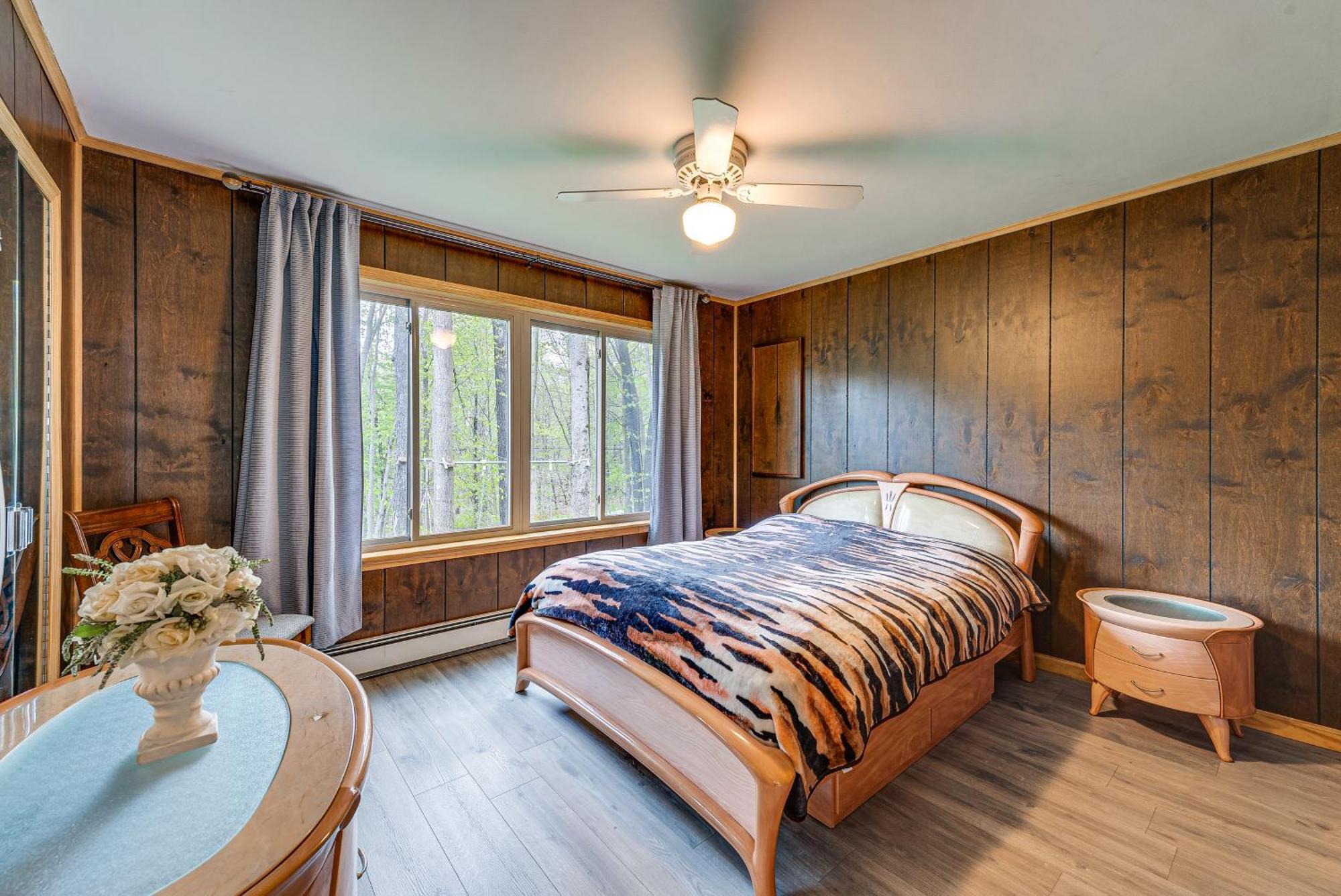 Holiday home Poconos Vacation With Access And Hot Tub! Gouldsboro