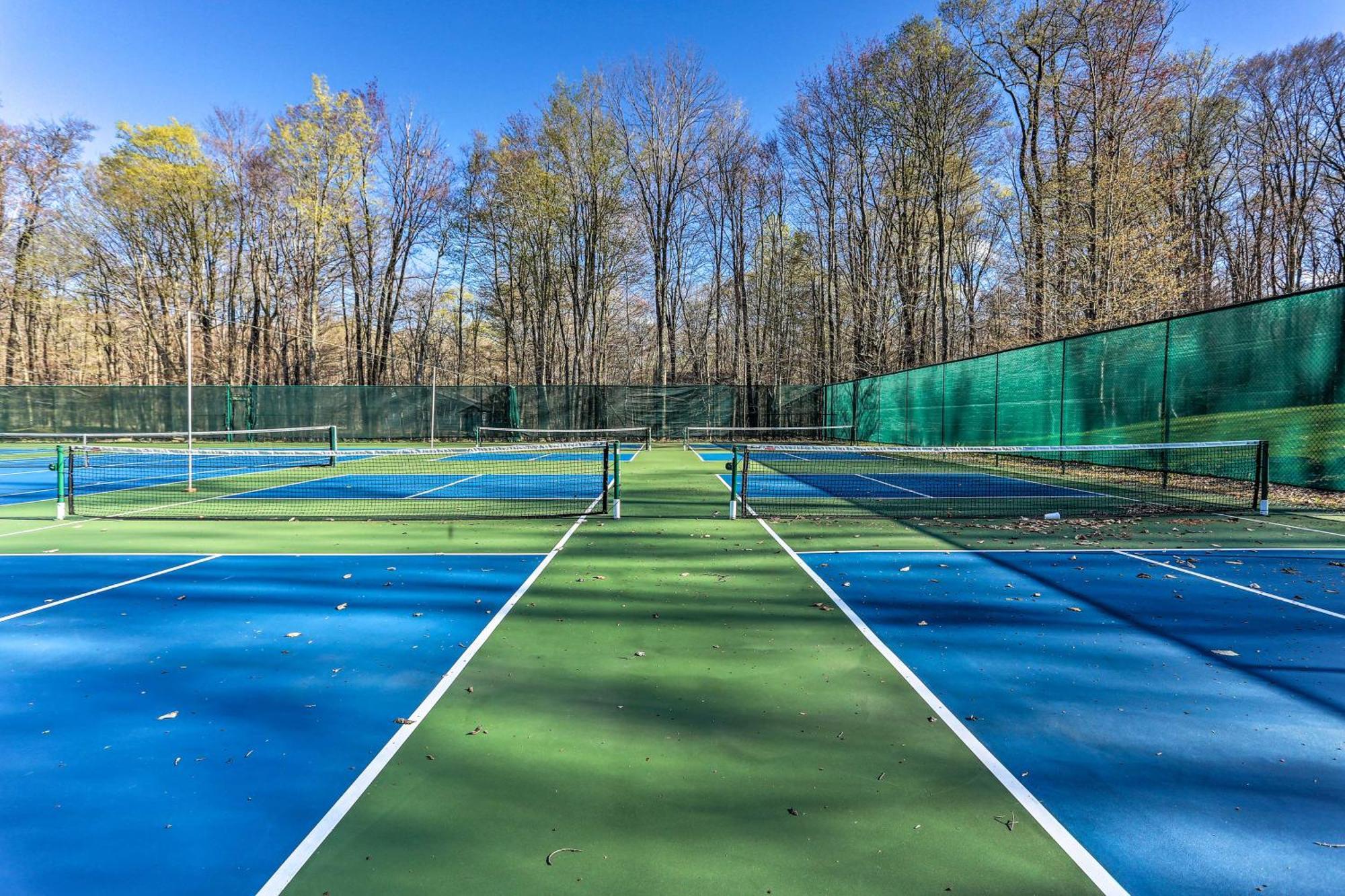 Poconos Vacation With Access And Hot Tub! Gouldsboro