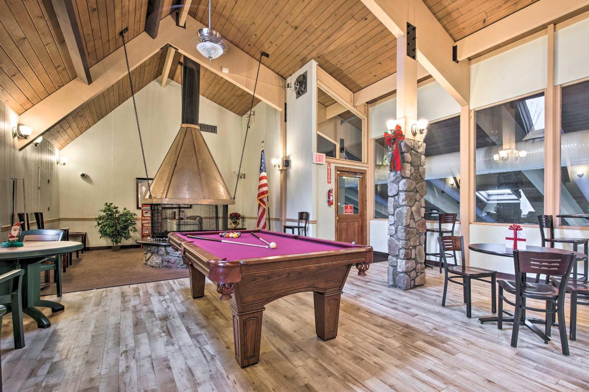 Poconos Vacation With Access And Hot Tub! Gouldsboro
