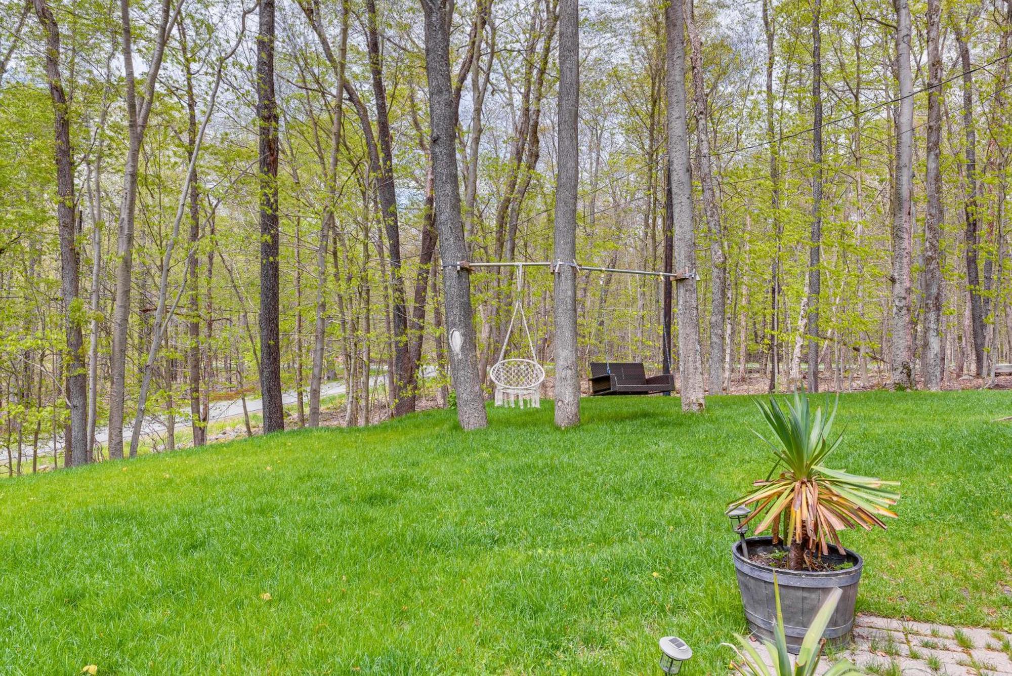 Poconos Vacation With Access And Hot Tub! * Gouldsboro